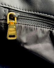 Carica l'immagine nel visualizzatore di Gallery, Hobo Bag in Pelle Nera
