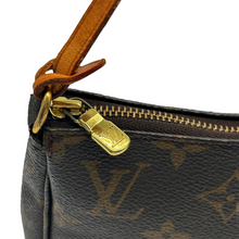 Carica l&#39;immagine nel visualizzatore di Gallery, Pochette Accessoires Monogram
