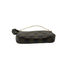 Carica l&#39;immagine nel visualizzatore di Gallery, Mini Pochette Accessoires Damier Ebène
