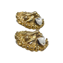 Carica l&#39;immagine nel visualizzatore di Gallery, Gold Lion Clip Earrings
