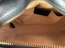 Carica l&#39;immagine nel visualizzatore di Gallery, GG Marmont matelassé mini bag
