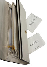 Carica l&#39;immagine nel visualizzatore di Gallery, Portafoglio Gucci Zumi in pelle
