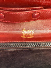 Carica l&#39;immagine nel visualizzatore di Gallery, Borsa a tracolla vintage con logo smaltato
