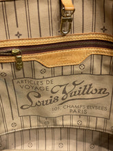 Carica l&#39;immagine nel visualizzatore di Gallery, Neverfull MM Monogram
