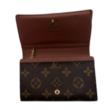 Carica l&#39;immagine nel visualizzatore di Gallery, Louis Vuitton Monogram Wallet
