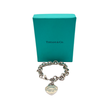 Carica l&#39;immagine nel visualizzatore di Gallery, Return to Tiffany Chain Charm Bracelet
