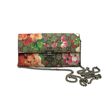 Carica l&#39;immagine nel visualizzatore di Gallery, Multicolor GG Supreme Blooms Canvas Padlock
