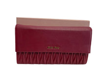 Upload the image to the Gallery viewer, Clutch Wallet Matelasse &#39;
